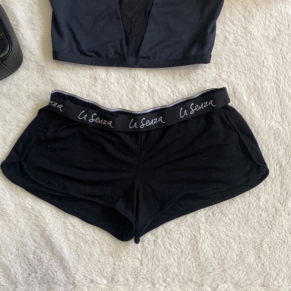 LA SENZA active sports bra and cotton shorts - Picture 3 of 4